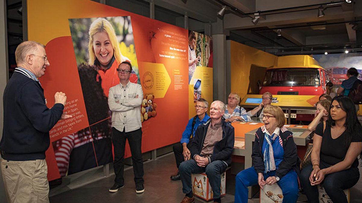 A group of people attend a BSL event