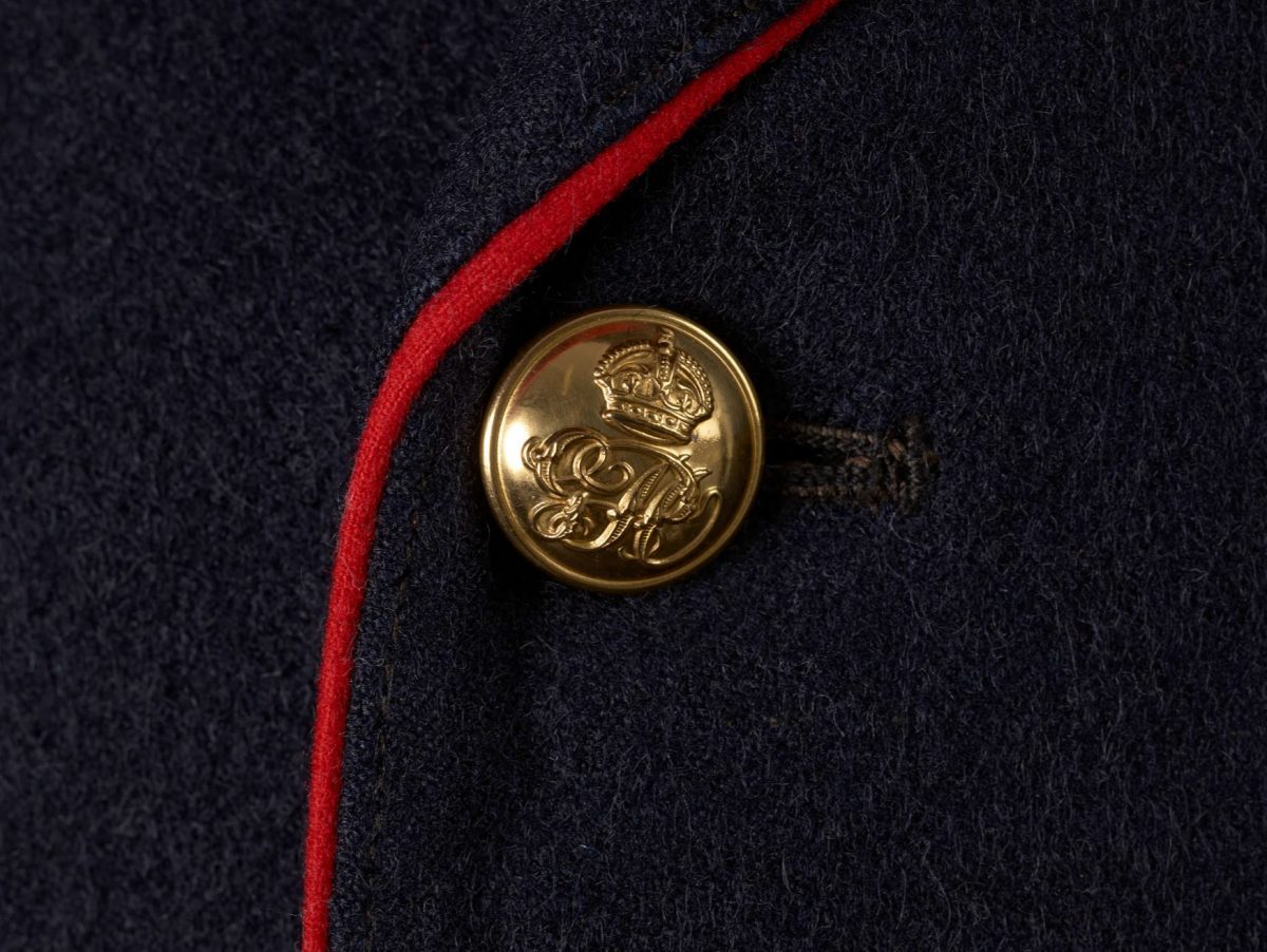 Don't tell anyone, but the answer is: Brass button with Tudor Crown detail, used between 1901 and 1954